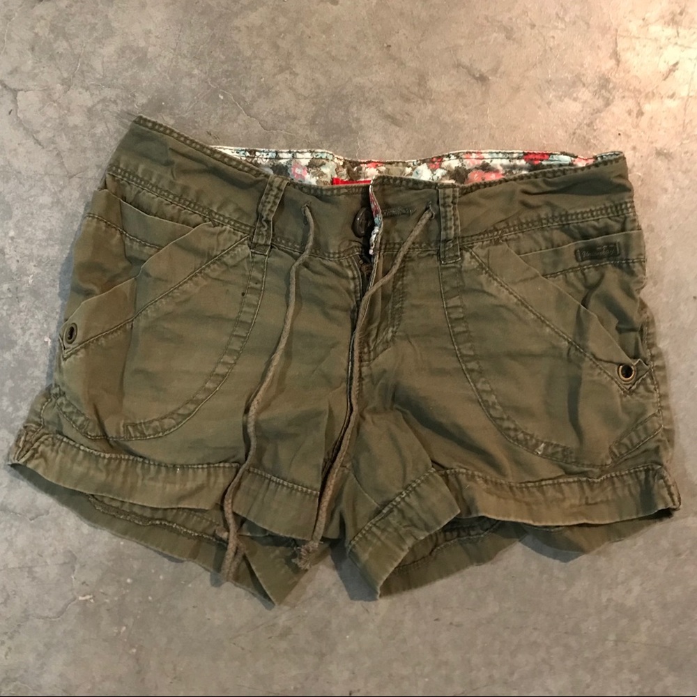 women’s green khaki shorts size 3